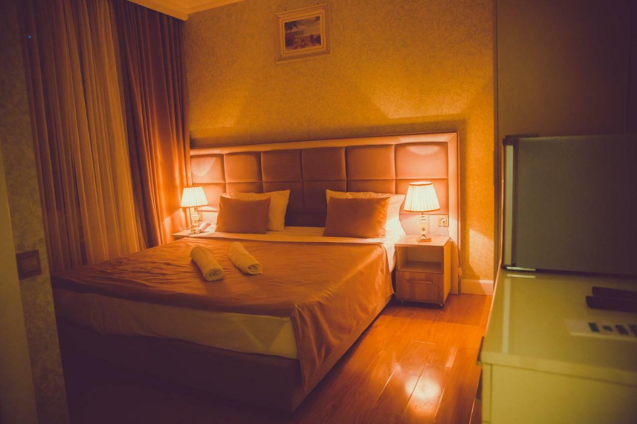Eleon Hotel Baky Esterno foto