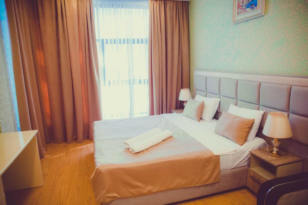 Eleon Hotel Baky Esterno foto