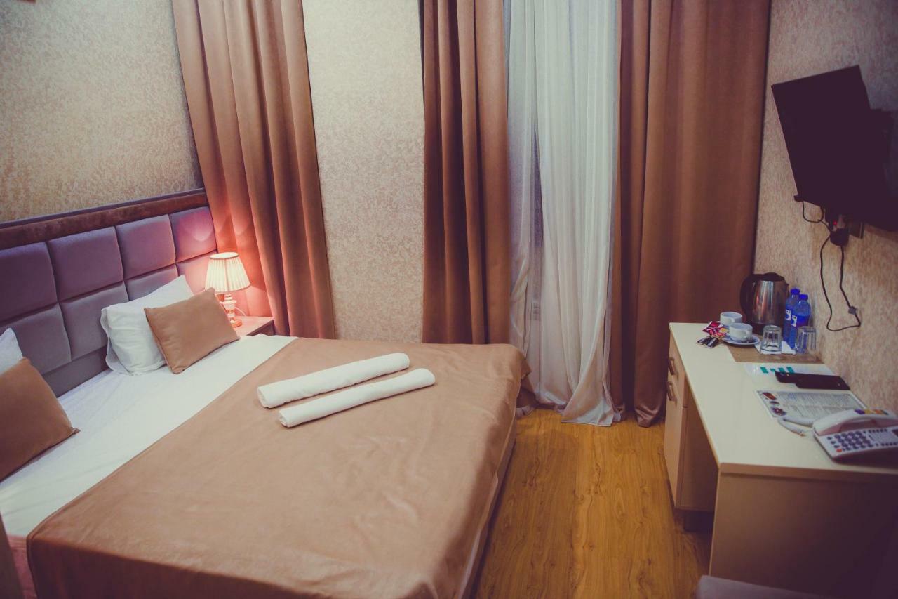 Eleon Hotel Baky Esterno foto