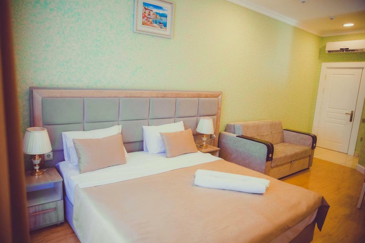 Eleon Hotel Baky Esterno foto
